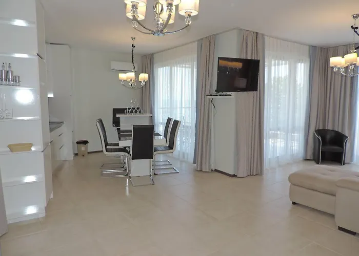 Paradise Deluxe 프리모르스코